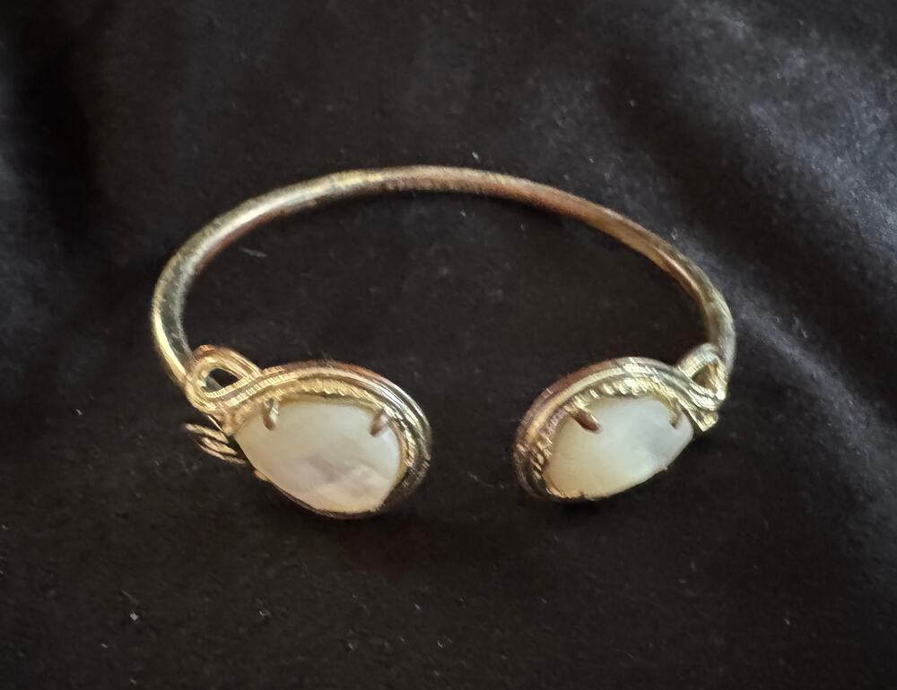 Vintage Gold Tone Cuff Bracelet White Stone Open Bangle 059